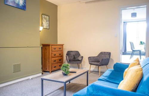 3 Bedroom House - Free Parking-Hospital-Contractors-Families - Long Stay Rates Available - Photo 32