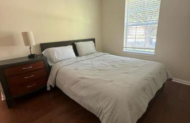 Hutto House - Foto 1