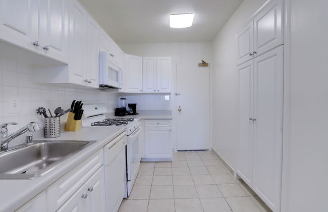 Elegant Apartments Near the Pentagon - Photo 56