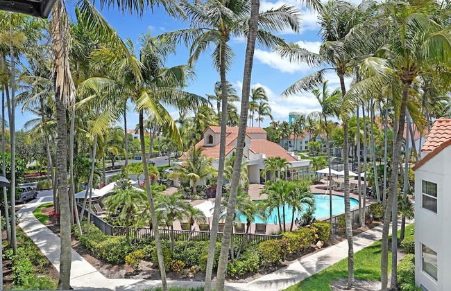 Dharma Home Suites Dania Beach at Sheridan Ocean Club - Photo 41