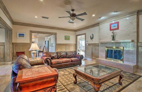 Private Pool Lakefront Harlingen Home - Foto 3