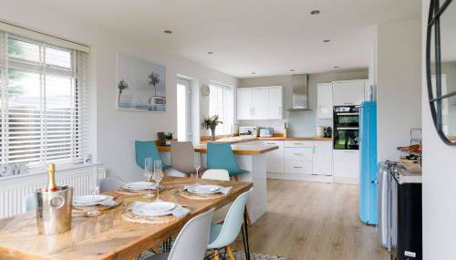 Beach house for 8 with hot tub & garden - Foto 2
