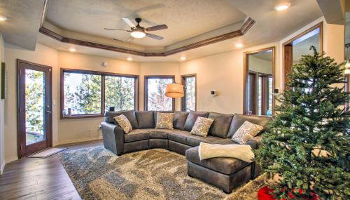 Luxurious Liberty Lake Hideaway with Hot Tub! - Foto 3