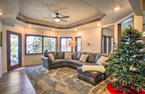 Luxurious Liberty Lake Hideaway with Hot Tub! - Foto 3