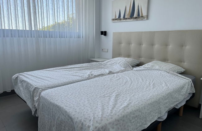 Apartment - Sleeps 4 - Parking - Garden - Pool - Foto 3