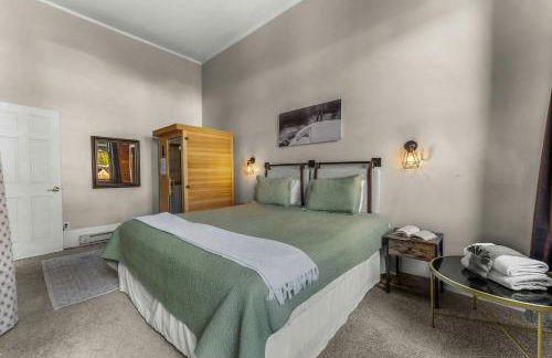 Beautiful Mountain Views in Iconic Building - Foto 19