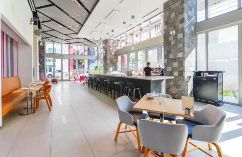 Exclusive Condo w Beautiful City Views and Full Amenities! - Foto 37