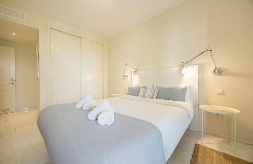 Coastal apartment, with swimming pools and close to the beach, in the tourist Bahia de Marbella - Photo 17