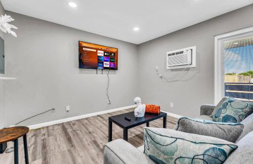 Welcoming 2BR Apartment Near Campus and Shops - Foto 10