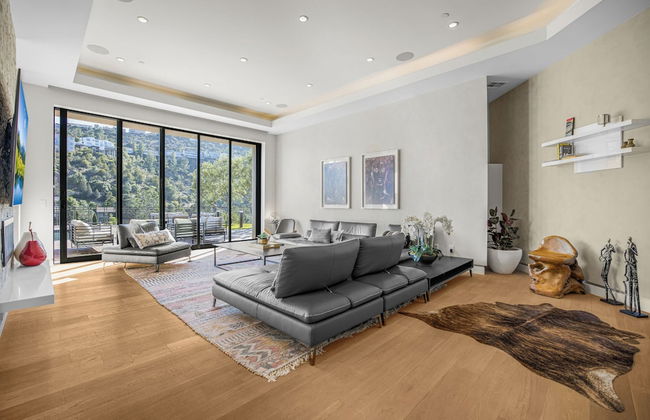 Zorada - Private Hollywood Hills Luxury With Endless Amenities and City Views - Photo 18