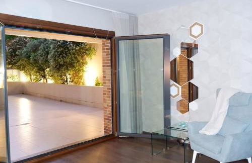 Luxury 2BR Spacious & Stylish with Patio near Metro - Foto 7