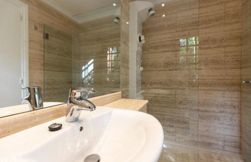 Villa Rosa, espaciosa casa con piscina - Foto 15