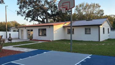 Poolside Paradise with Basketball Court - Foto 3