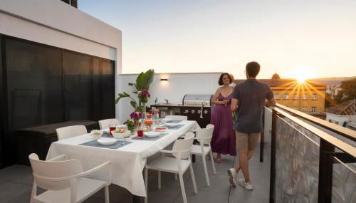 LeonAlba House Private Villa Private rooftop Private Pool Private Andalusian Courtyard Free Parking BBQ 8 Guests - Foto 4