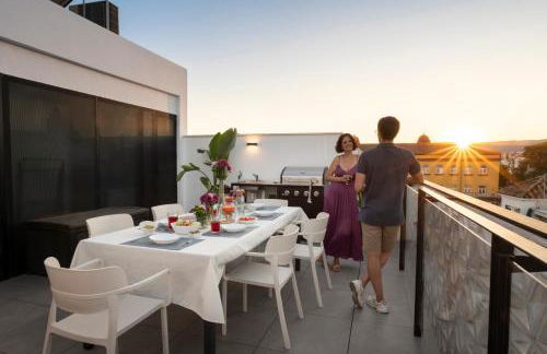 LeonAlba House Private Villa Private rooftop Private Pool Private Andalusian Courtyard Free Parking BBQ 8 Guests - Foto 4