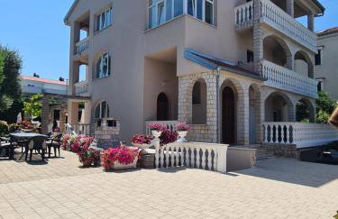 Villa Rea - Photo 1