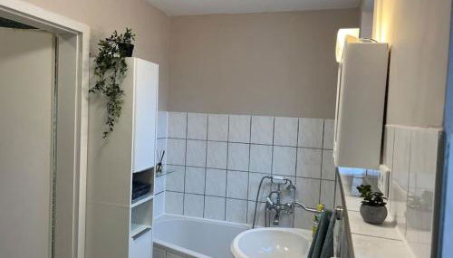 Geräumiges Haus mit viel Platz, Garten und den Parkplätzen - Foto 4