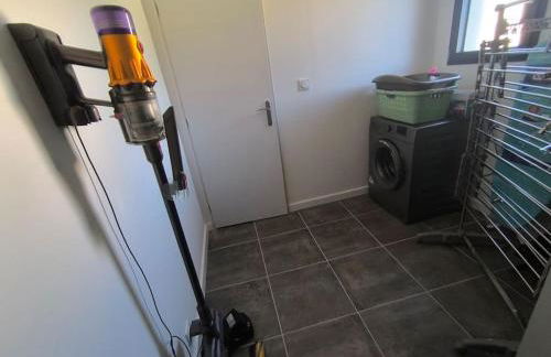 villa récente climatisée avec piscine privée - Photo 12