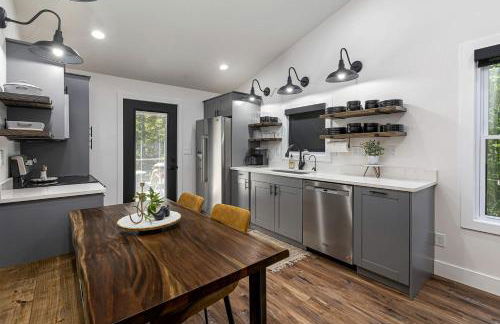 Stunning Modern Cabin with Hot-tub in Makanda, illinois - Photo 3