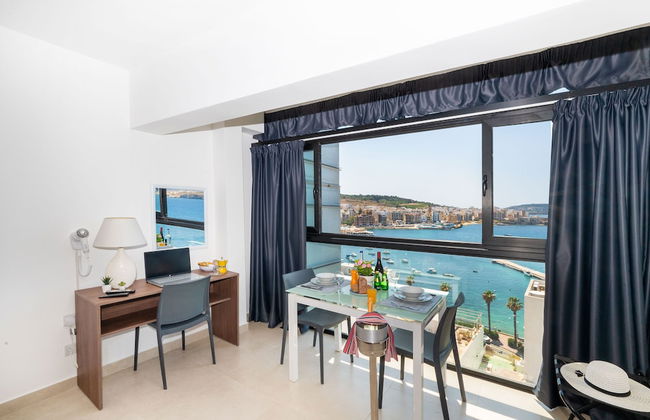 Islet Promenade Studio with Hot Tub and Panoramic Sea Views by GetawaysMalta - Foto 15