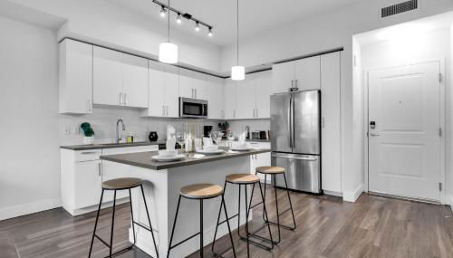 Sunny 1BR Unit With Free Parking Prime Location - Foto 3