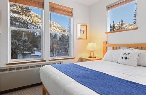 Palisades Tahoe Lodge Rentals Premium Fireplace One Bedroom #807 - Photo 1