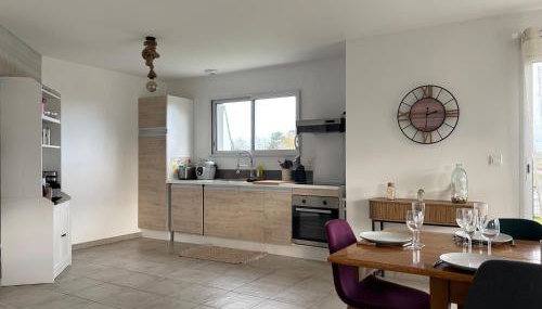 Les Voiles, maison bien équipée 10 p 2 sdb, 2 WC, spacieuse lumineuse avec jardin clos, garage, terrasse aménagée, parking privatif, à 950 m de la plage d'Asnelles et tous commerces, près de Bayeux et Arromanches, chiens bienvenus - Foto 4, stove