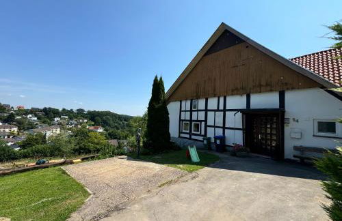 Altes Bauernhaus in der Natur - Foto 1