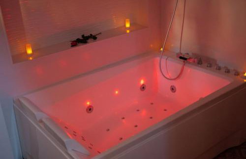Dark Room Perpignan aux 50 nuances Jacuzzi Privé - Foto 11