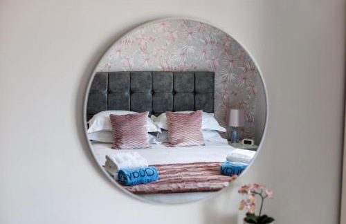 Sun-Soaked- Charming Views Overlooking the Harbour - Photo 24