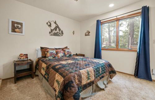 North Shore Lakefront - Spacious Lakefront with Hot Tub, & Game Room - Foto 18