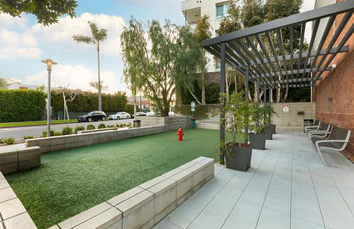 Stylish 1 Bedroom Apartment in LA with Free Parking - 10 Minutes away from Ceders Sinai - Foto 54