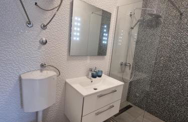 Villa Madison, Spacious Sea View Apartments Near Zadar with heated pool - Photo 57