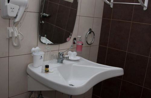 Thea Hotel - Studios & Suites - Photo 50