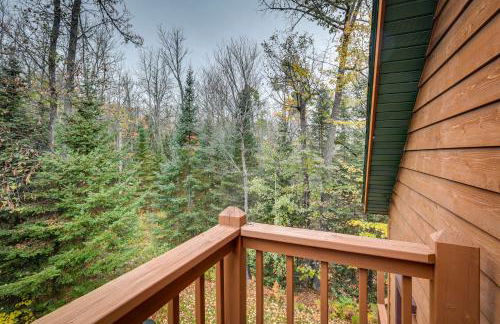 Lakefront Presque Isle Cabin with Private Dock - Foto 26