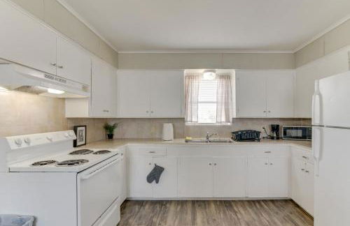 about 1 Mi to the Strand! Couples Retreat in Galveston - Foto 11