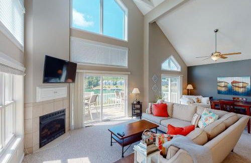 Family Lake Escape Sleeps 12 Shared Pool Dock - Foto 1