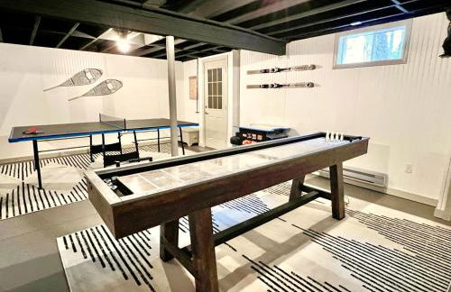 Thomas Trail - Game Room, Fire Pit, 1 min to Ski Mountain & Shared Beach! - Foto 52