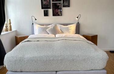 Modernes Appartement "ALTE MÄDCHENSCHULE", inkl Stellplatz, E-Bike Ladestation, Boxspringbett, Business, 2 Personen, gratis Kaffee und Tee, WLAN - Foto 14