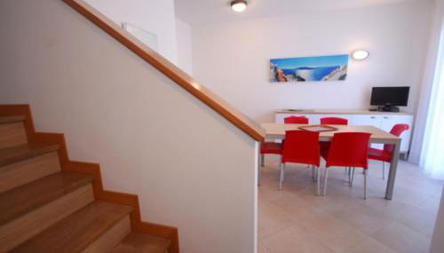 Comfortable Retreat by the Beach - Photo 5