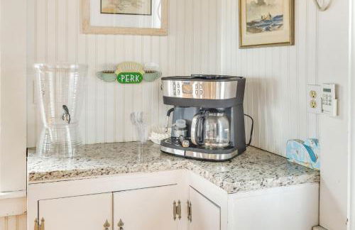 Dreamy Waterfront Westbrook Home on Private Beach - Foto 11