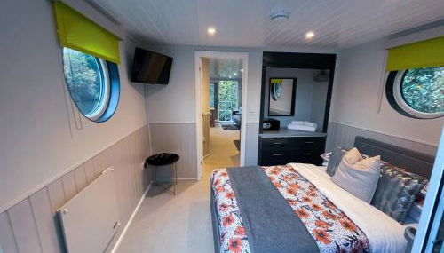 Lady Florence, Spring Unique River Boat with Castle Views - Foto 3, towels