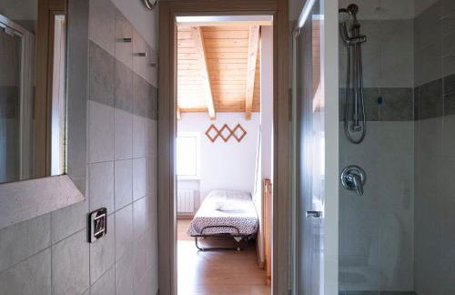 EnjoyIseoLake - La Villetta - Casa vacanze perfetta con giardino, vista lago e piscina - Photo 24