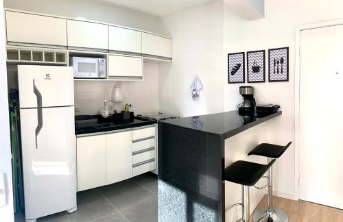 505 - Apartamento Lindo, amplo e decorado, mobiliario moderno, cozinha completa com utensílios , Excelente vista da cidade e localização privelegiada no bairro Bigorrilho proxímo de shopping e parques - Photo 1