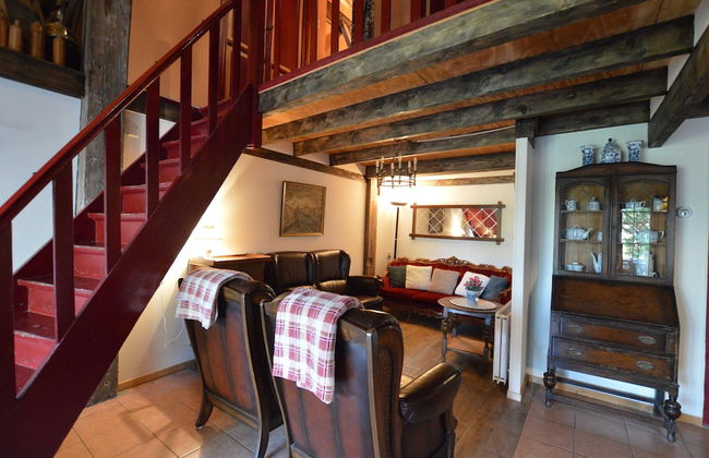 House Situated Peacefully on a Vast Green - Foto 10