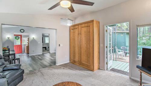 2 Mi to Rainbow Lake Woodsy Retreat with Deck! - Foto 5