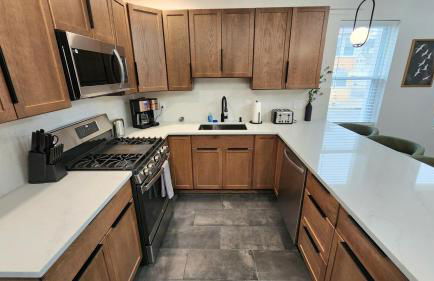 The Row House- Modern, Stylish and Newly Updated! - Foto 14