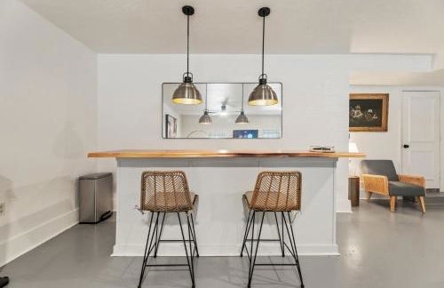 Spacious Lakefront View With Hot Tub and Pool NH - Foto 84