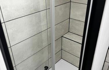 ResiLets - Plessey Road House, Large, Modern Home - Foto 9