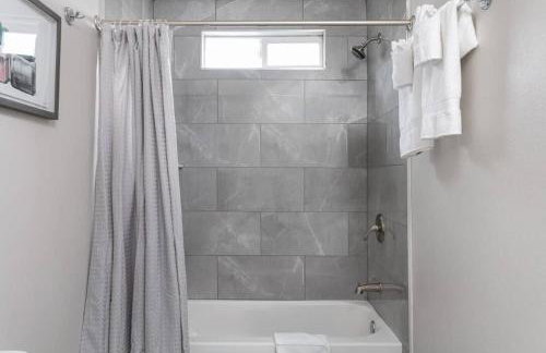 Modern 4BR Stay Premium Beds & Full Kitchen - Foto 52